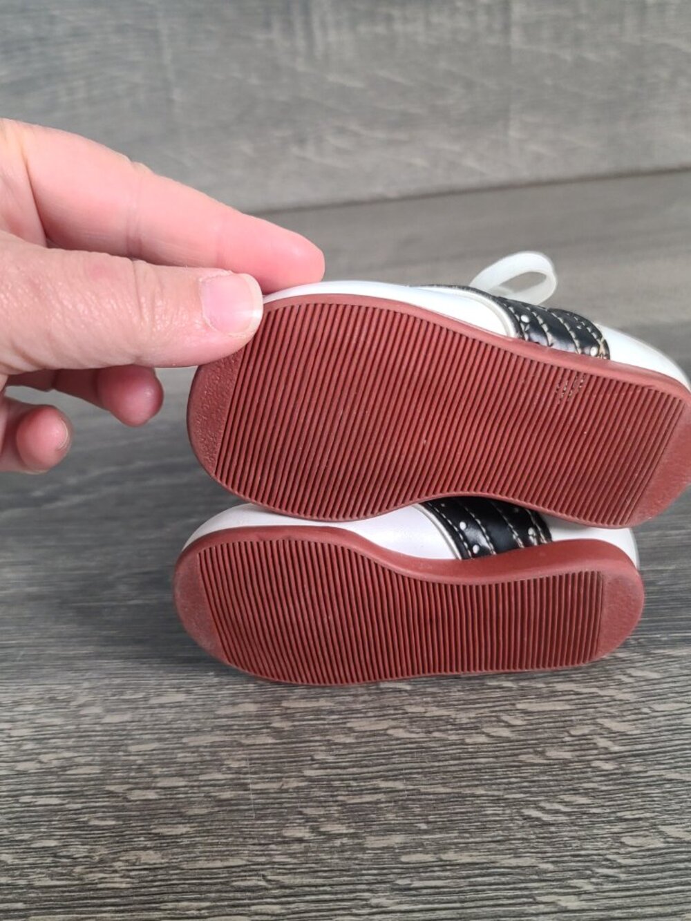 Black and White Toddler Size 3.5D Saddle Shoes - Picture 8 of 10